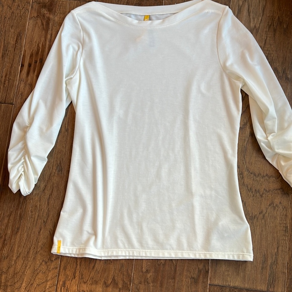 Lole boatneck cream top with ruching on sleeves